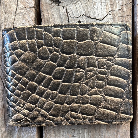 Black Crocodile Embossed Card Holder - Picture 9 of 14